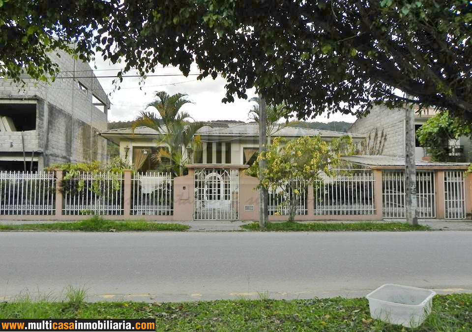 Casa de Cinco Departamentos en Venta  a crédito Sector Gualaquiza - Ecuador