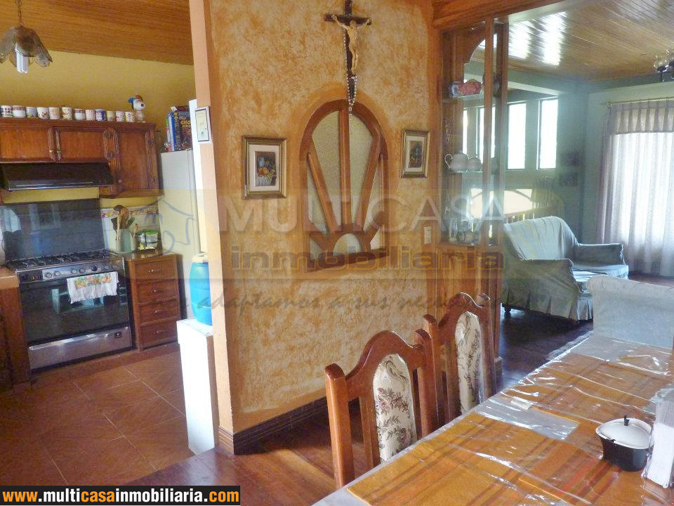 Casa de Cinco Departamentos en Venta  a crédito Sector Gualaquiza - Ecuador