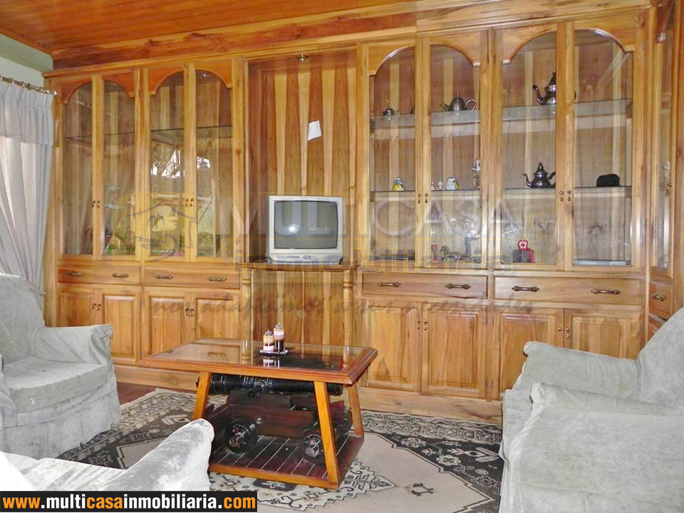 Casa de Cinco Departamentos en Venta  a crédito Sector Gualaquiza - Ecuador