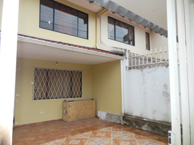 Casa Por El Nuevo Centro Comercial