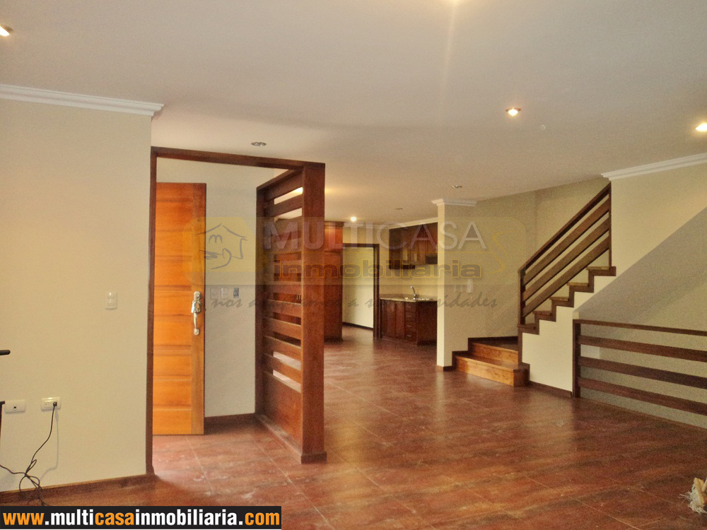 Casa en Venta a Crédito por estrenar sector Primero de Mayo Cuenca - Ecuador