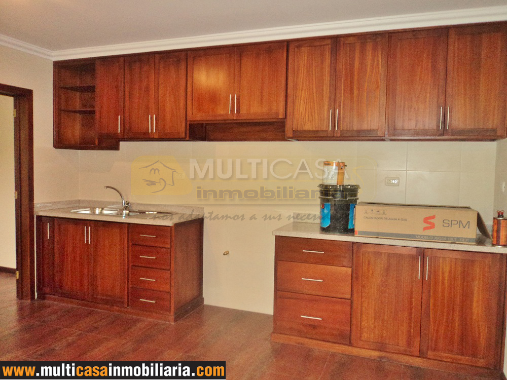 Casa en Venta a Crédito por estrenar sector Primero de Mayo Cuenca - Ecuador
