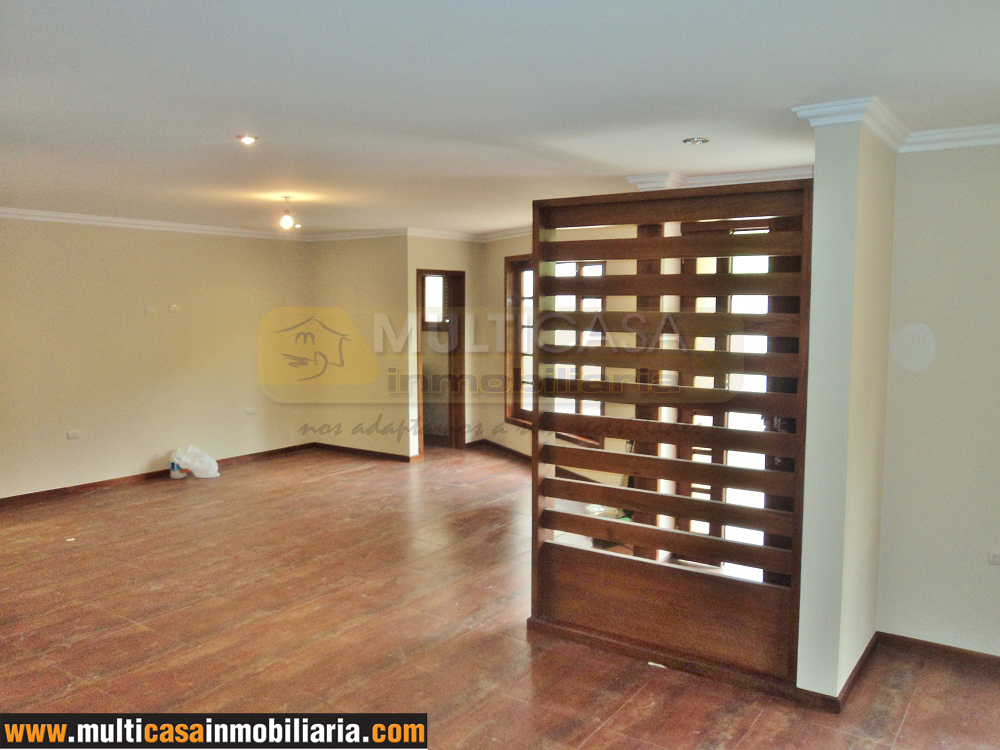 Casa en Venta a Crédito por estrenar sector Primero de Mayo Cuenca - Ecuador