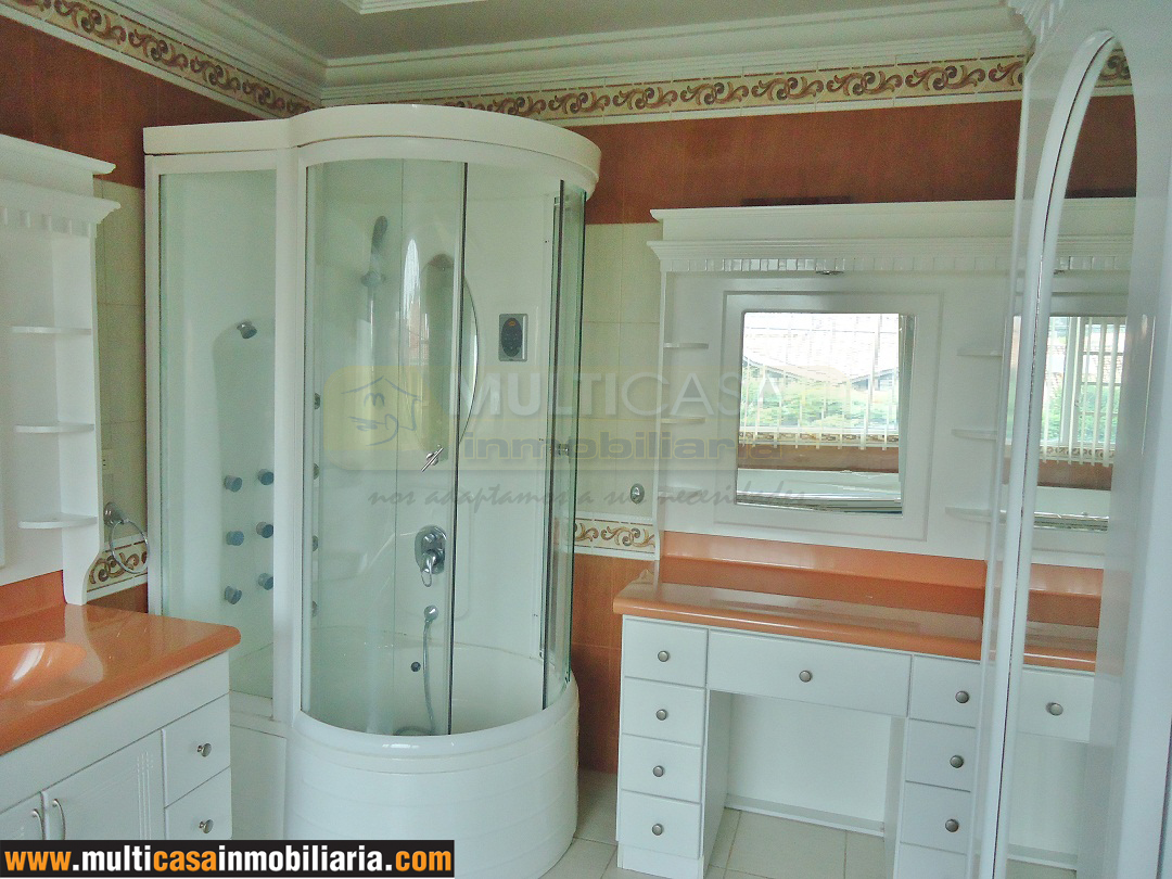 Venta de hermosa casa a crédito de Lujo sector Cdla. De Ingenieros Cuenca - Ecuador