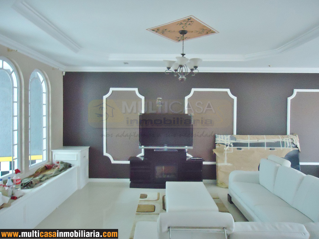 Venta de hermosa casa a crédito de Lujo sector Cdla. De Ingenieros Cuenca - Ecuador