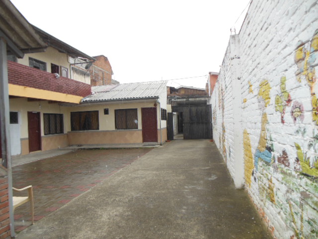 Terreno Con Aulas Escolares