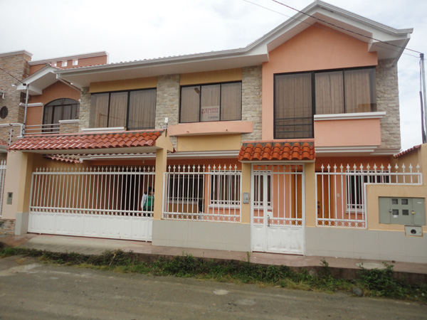 VENDO CASA NUEVA EN PAUTE