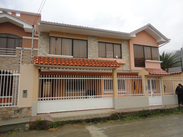 VENDO CASA NUEVA EN PAUTE