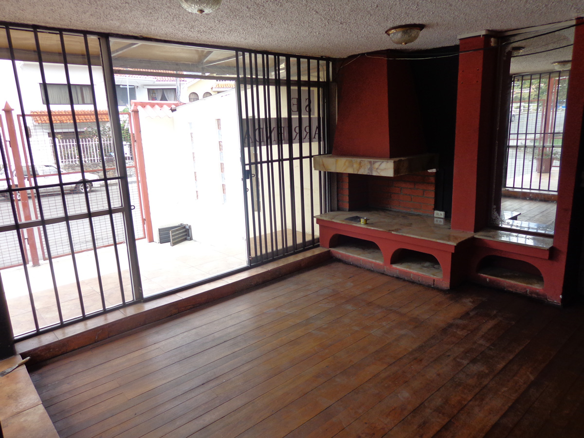 ARRIENDO LOCAL COMERCIAL FRENTE A LA UDA