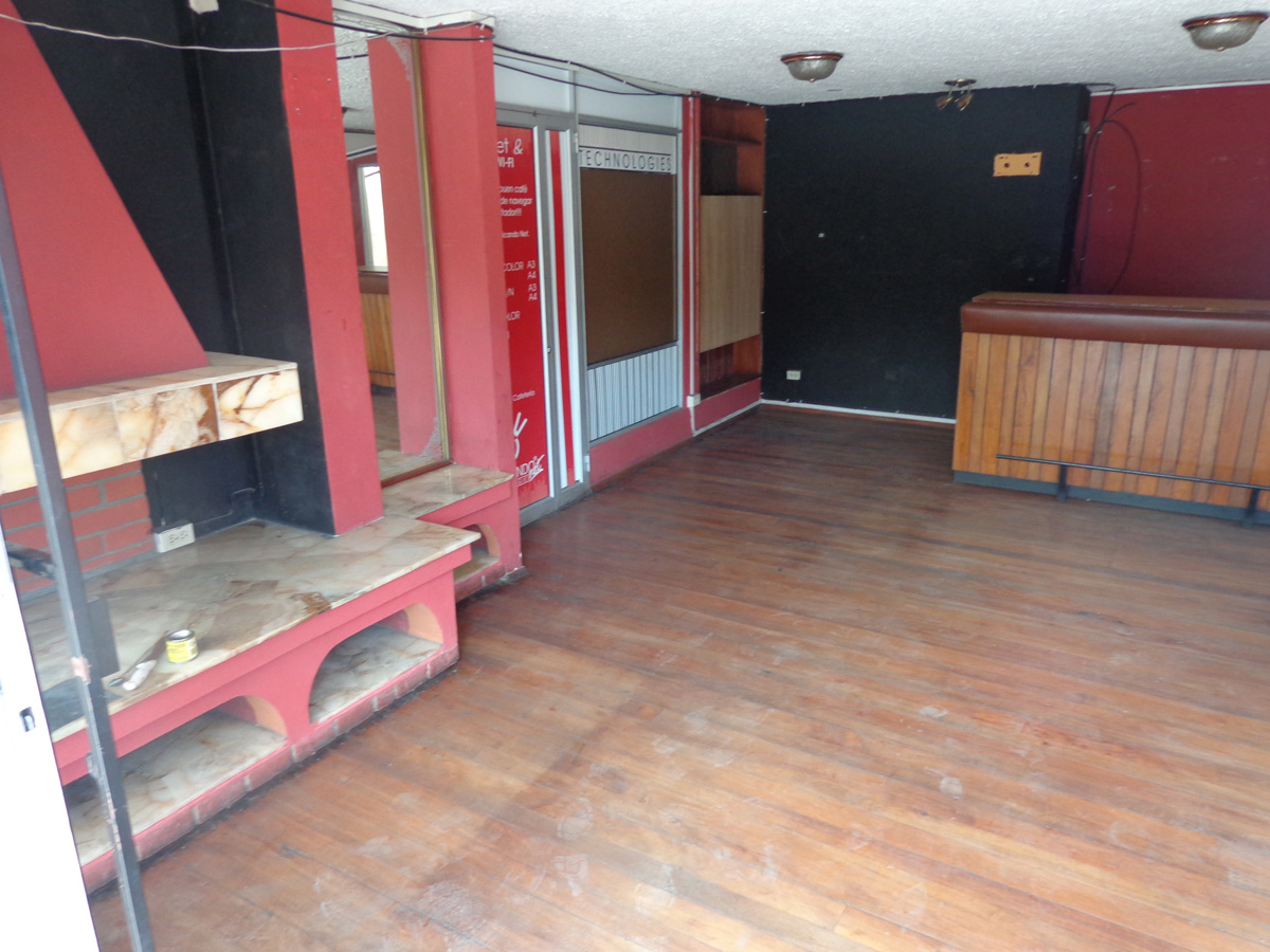 ARRIENDO LOCAL COMERCIAL FRENTE A LA UDA
