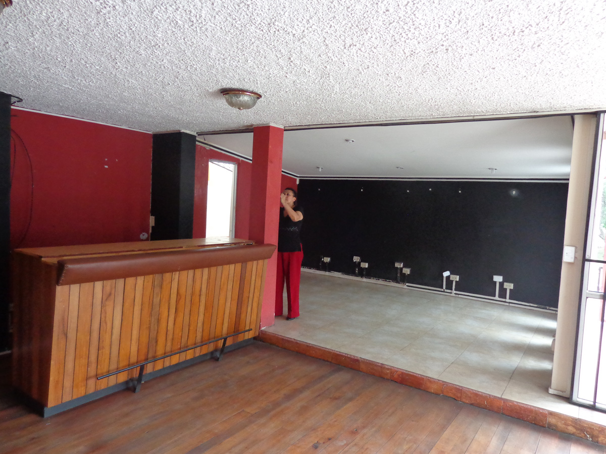 ARRIENDO LOCAL COMERCIAL FRENTE A LA UDA