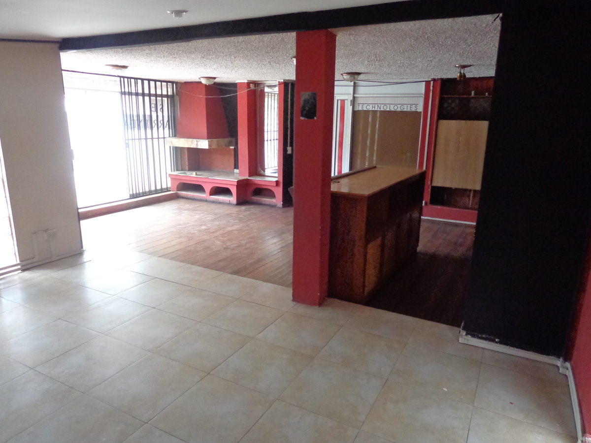 ARRIENDO LOCAL COMERCIAL FRENTE A LA UDA