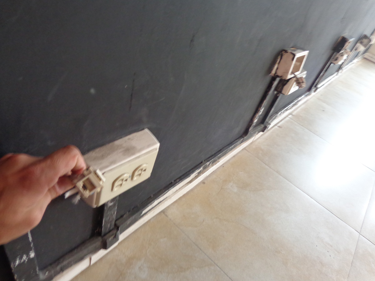 ARRIENDO LOCAL COMERCIAL FRENTE A LA UDA