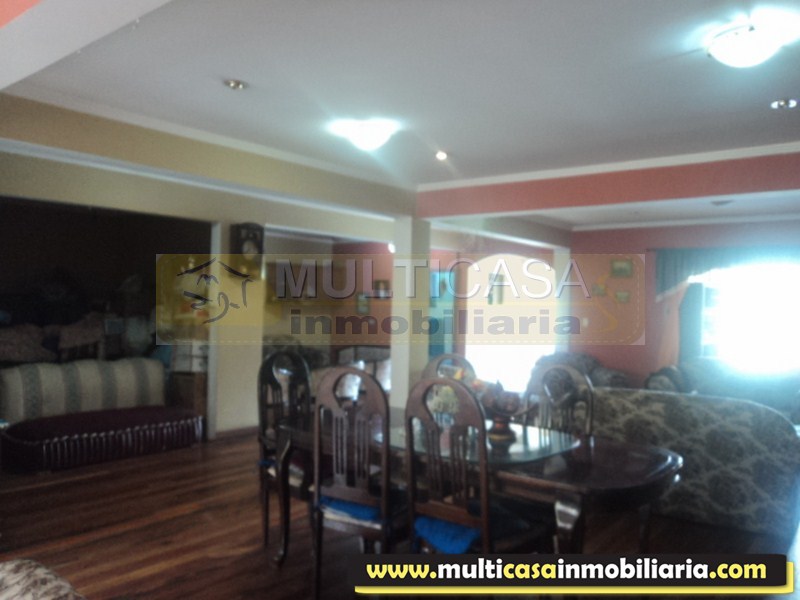 Casa con Local comercial en Venta  Sector 12 de Octubre Cuenca Ecuador