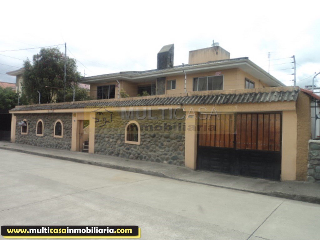 Casa en Venta a Crédito de dos departamentos sector Entrada a Baños Cuenca - Ecuador