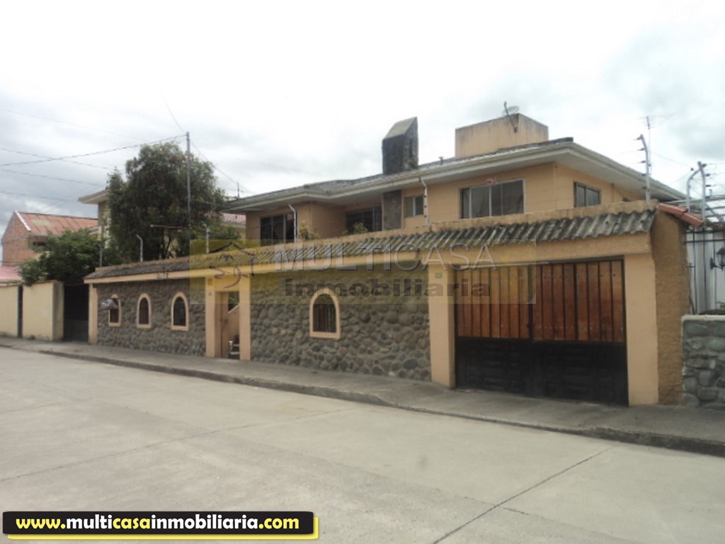 Casa en Venta a Crédito de dos departamentos sector Entrada a Baños Cuenca - Ecuador