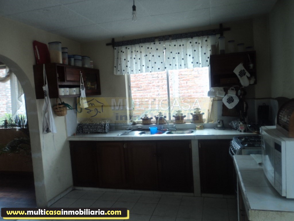 Casa en Venta a Crédito de dos departamentos sector Entrada a Baños Cuenca - Ecuador