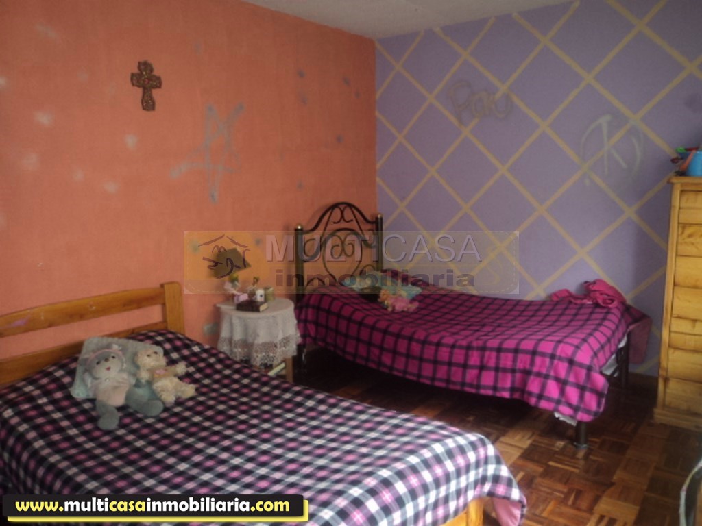 Casa en Venta a Crédito de dos departamentos sector Entrada a Baños Cuenca - Ecuador