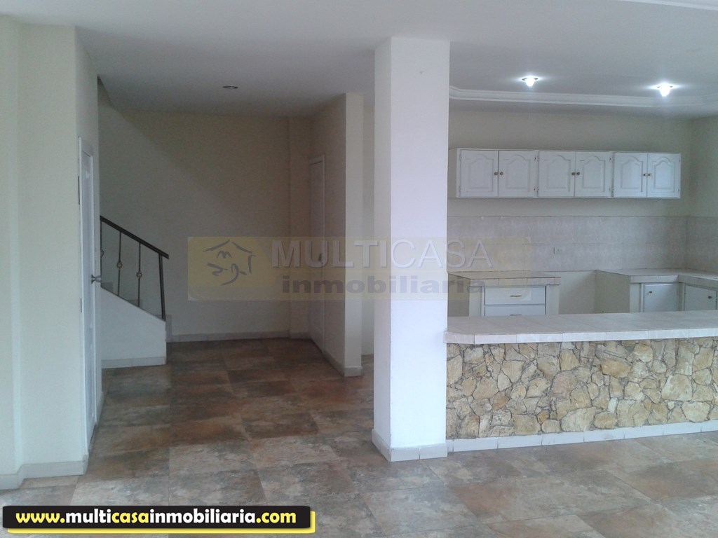Venta de hermoso edificio de 6 departamentos y 2 media Aguas a crédito sector Las Pencas Cuenca - Ecuador
