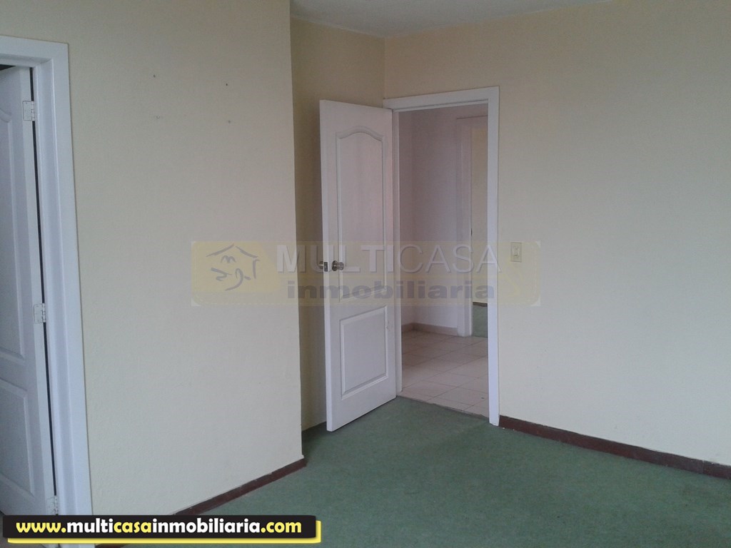 Venta de hermoso edificio de 6 departamentos y 2 media Aguas a crédito sector Las Pencas Cuenca - Ecuador