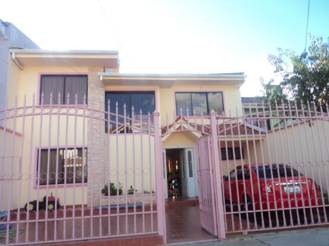 Venta de hermosa casa sector Totoracocha Cuenca-Ecuador