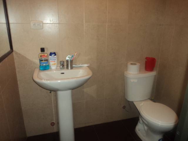Casa en Venta a Crédito con Local Comercial sector Eucaliptos Cuenca - Ecuador