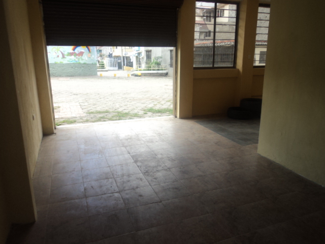 Casa en Venta a Crédito con Local Comercial sector Eucaliptos Cuenca - Ecuador