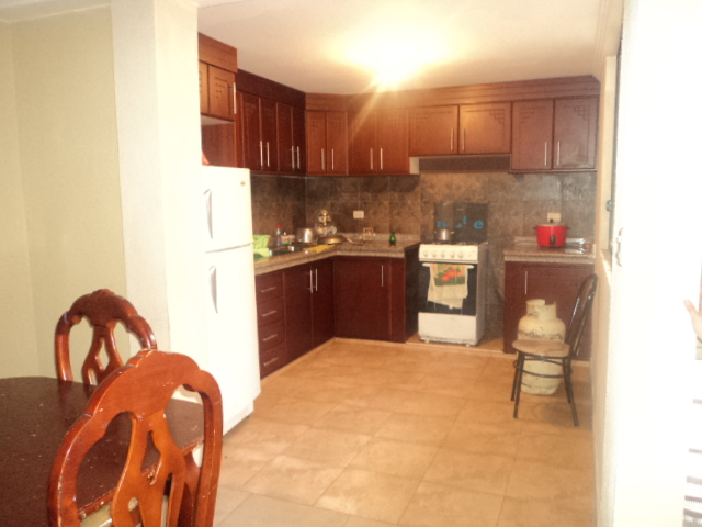 Casa en Venta a Crédito con Local Comercial sector Eucaliptos Cuenca - Ecuador