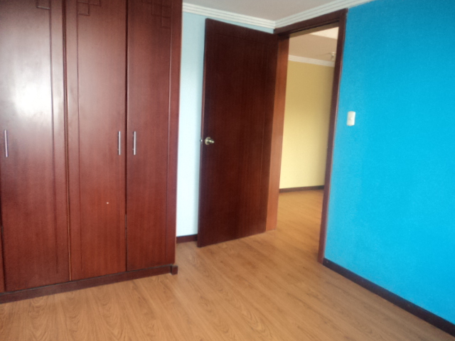 Casa en Venta a Crédito con Local Comercial sector Eucaliptos Cuenca - Ecuador