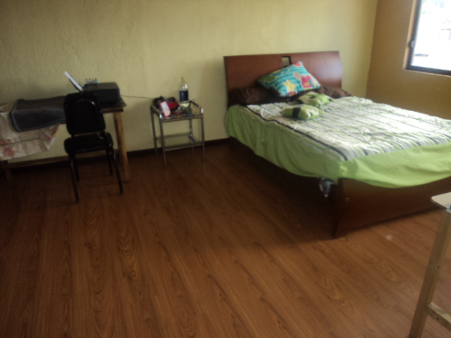 Casa en Venta a Crédito con Local Comercial sector Eucaliptos Cuenca - Ecuador