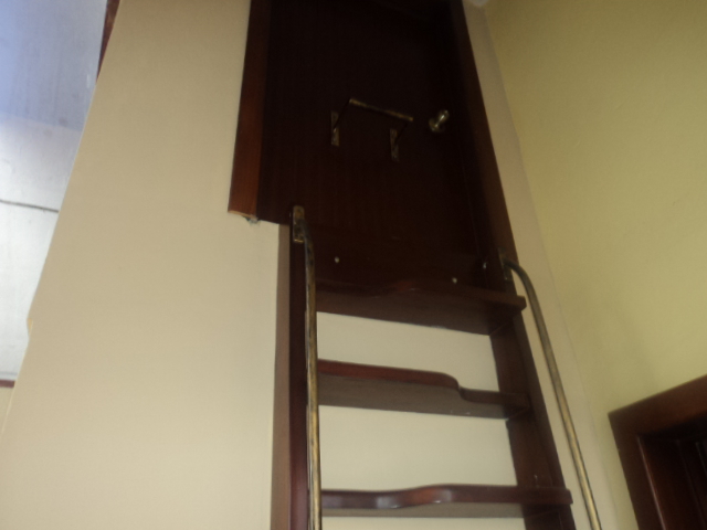 Casa en Venta a Crédito con Local Comercial sector Eucaliptos Cuenca - Ecuador