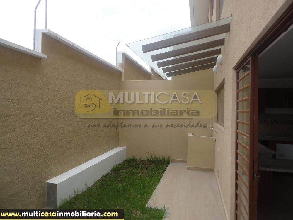 Venta de Casa en Urbanización Privada Por Estrenar a crédito por el sector Challuabamba Cuenca - Ecuador