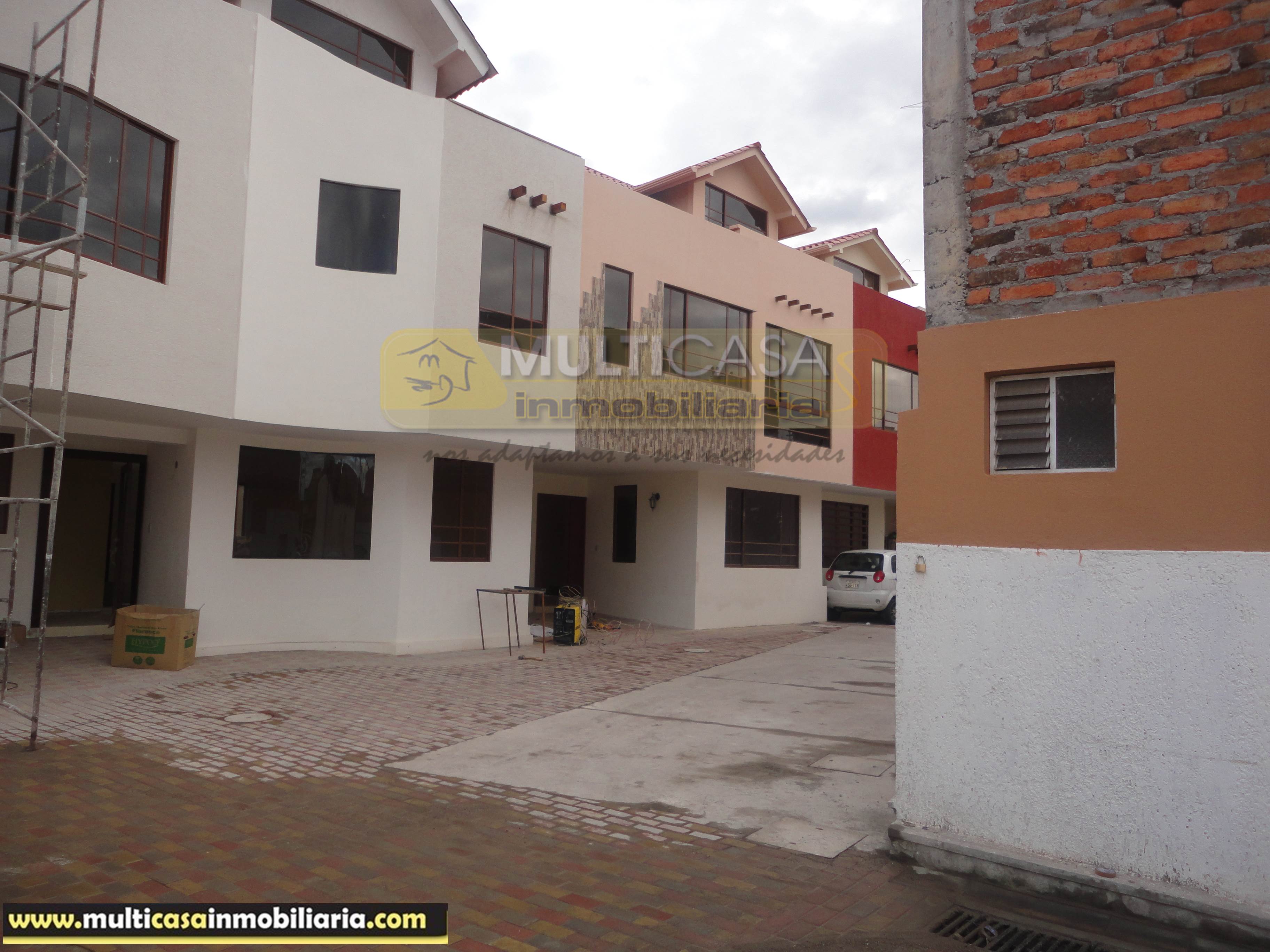 Venta de Casa en Urbanización Privada Por Estrenar a crédito por el sector Primera De Mayo Cuenca - Ecuador