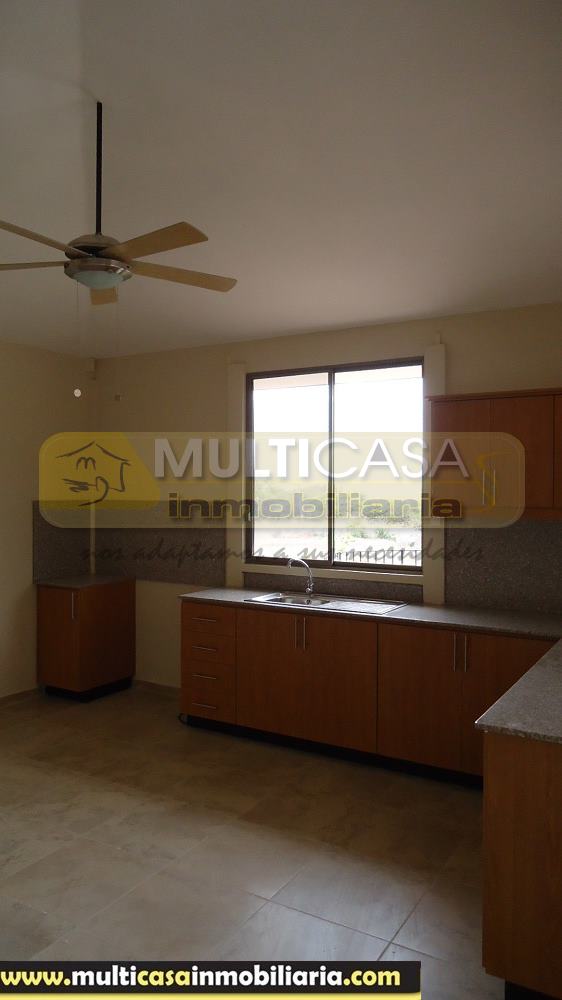Quinta en Venta a crédito con amplio terreno sector de Yunguilla - Ecuador