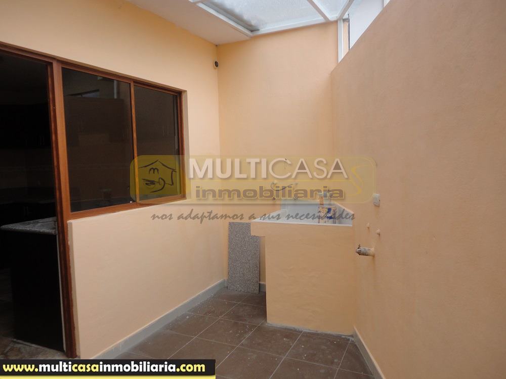 Venta de casa por estrenar a crédito por el sector Misicata Cuenca - Ecuador