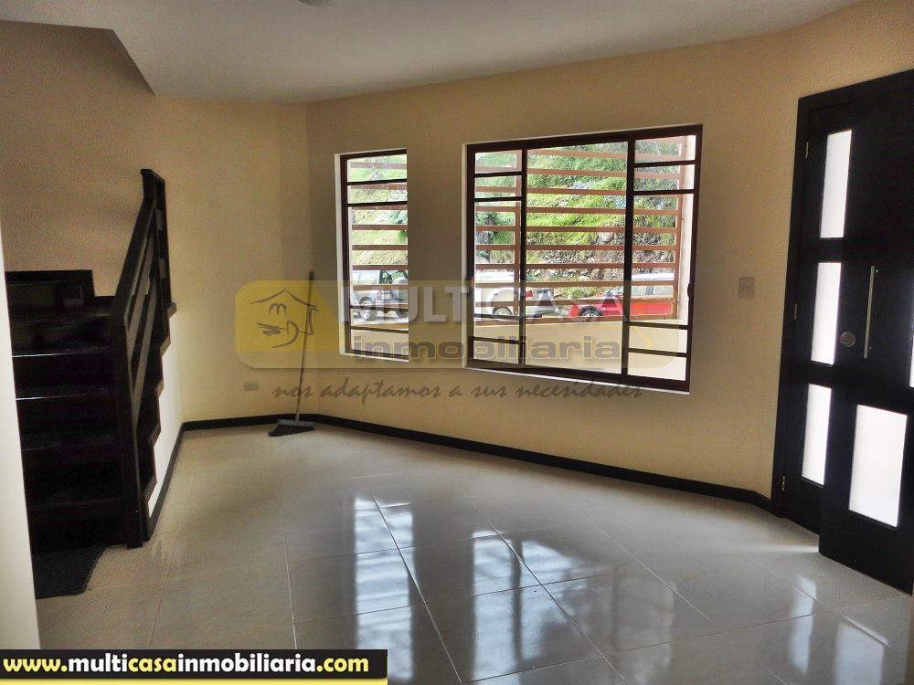 Venta de casa por estrenar a crédito por el sector Misicata Cuenca - Ecuador