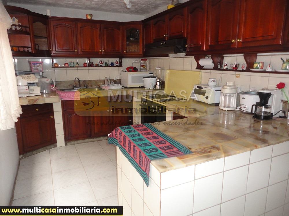 Venta de Casa Amplia a crédito por el sector Cdla. Simón Bolívar Cuenca - Ecuador