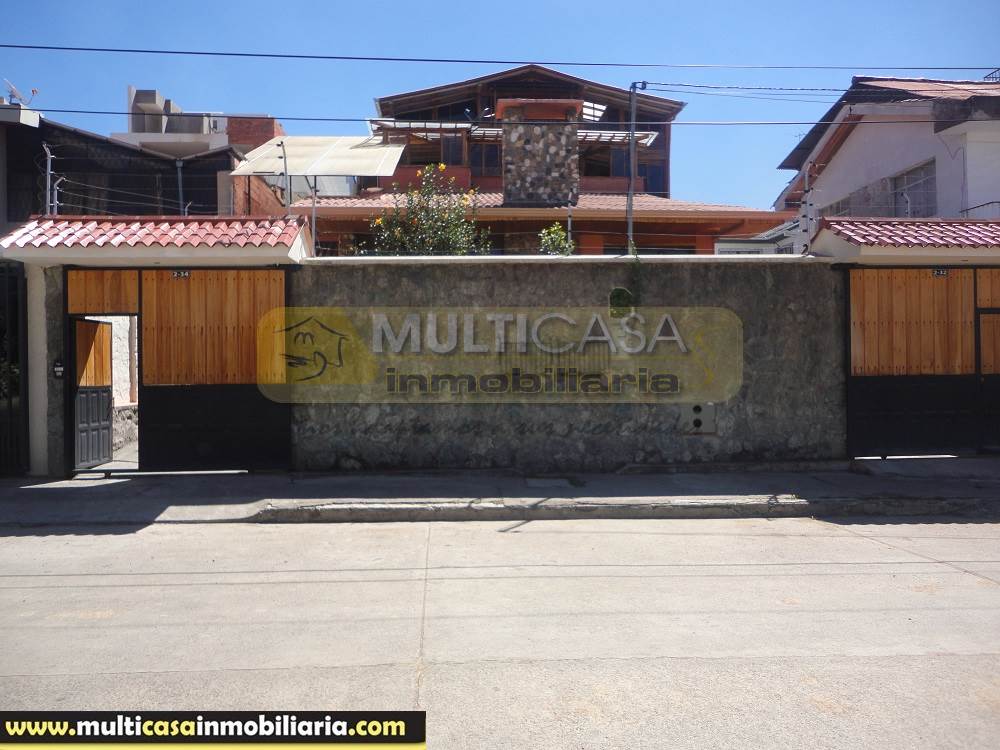 Casa en Venta a Crédito con amplio Jardin sector Héroes de Verdeloma Cuenca - Ecuador