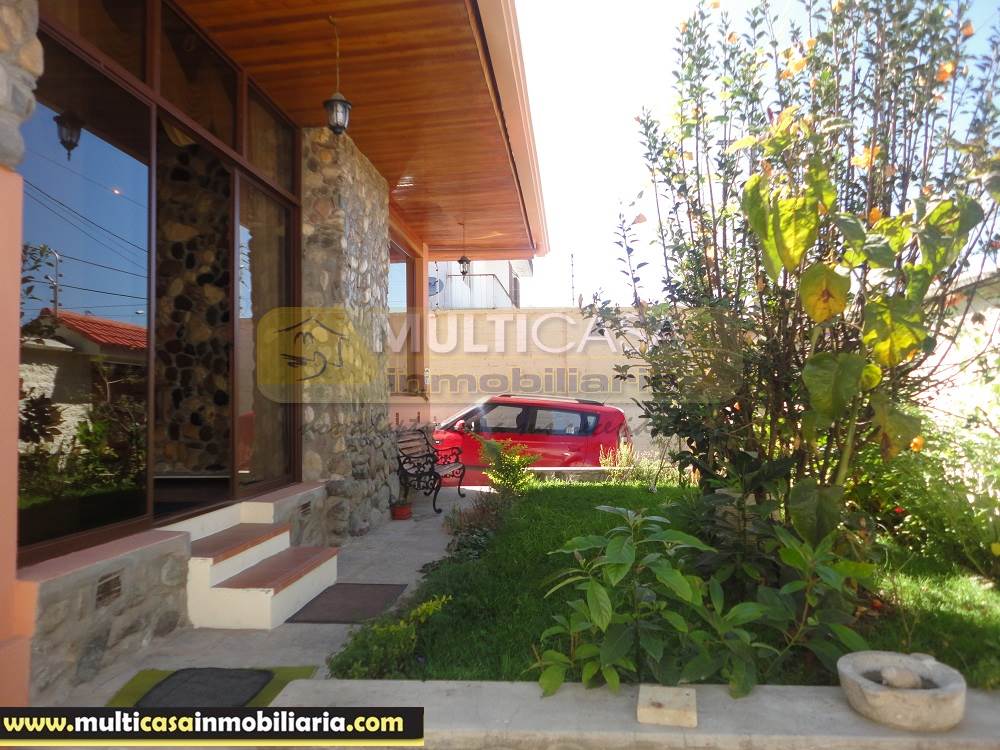 Casa en Venta a Crédito con amplio Jardin sector Héroes de Verdeloma Cuenca - Ecuador