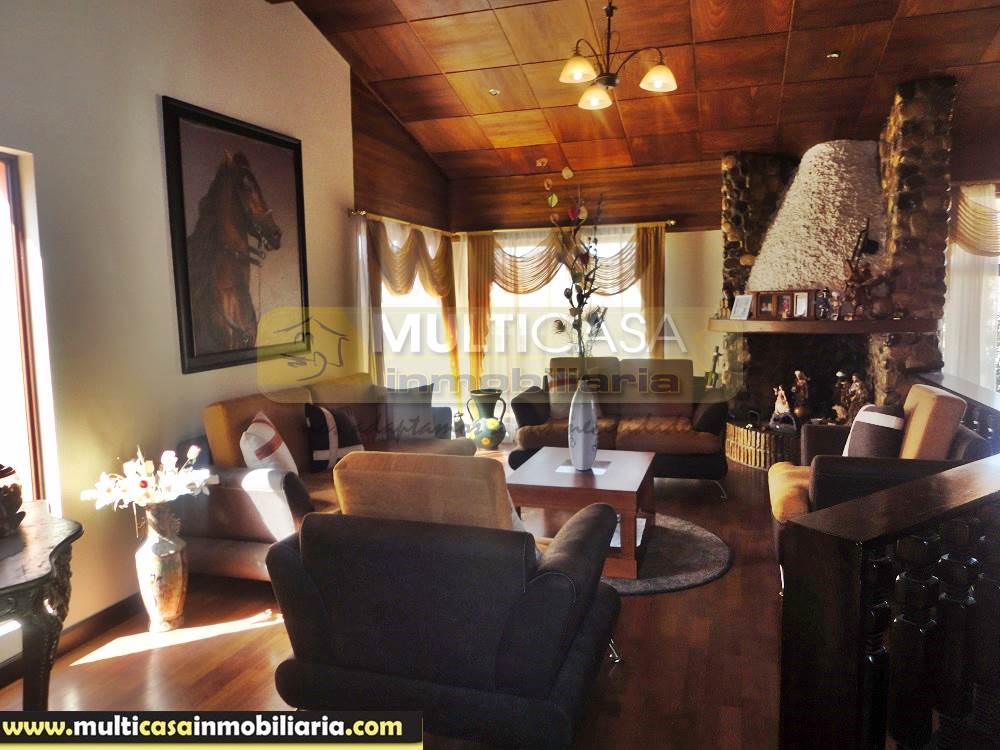 Casa en Venta a Crédito con amplio Jardin sector Héroes de Verdeloma Cuenca - Ecuador