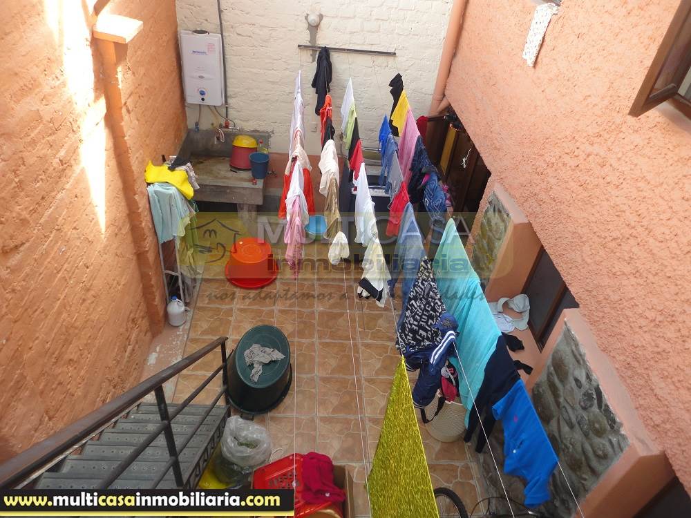Casa en Venta a Crédito con amplio Jardin sector Héroes de Verdeloma Cuenca - Ecuador