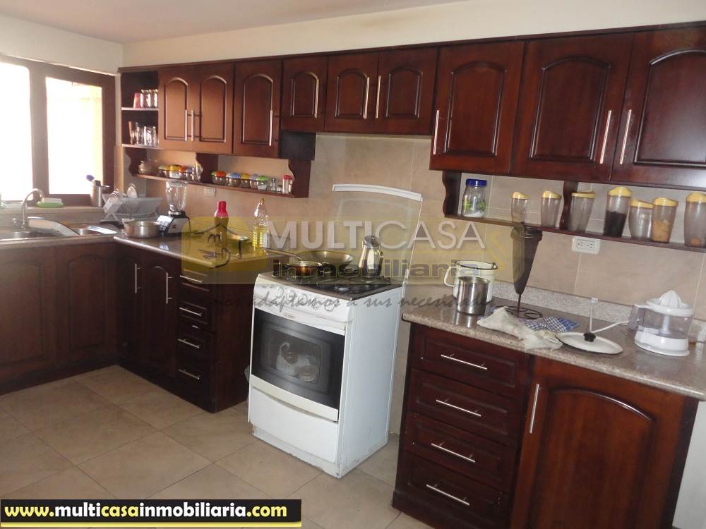 Casa Comercial en Venta con Mini departamento Sector Héroes de Verdeloma Cuenca - Ecuador