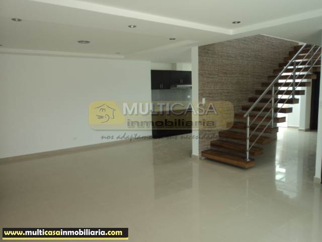 Venta de Hermosa Casa a crédito sector Av. Loja Cuenca - Ecuador