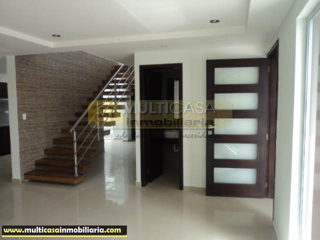Venta de Hermosa Casa a crédito sector Av. Loja Cuenca - Ecuador