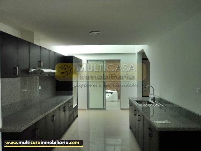 Venta de Hermosa Casa a crédito sector Av. Loja Cuenca - Ecuador