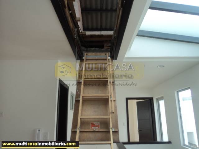 Venta de Hermosa Casa a crédito sector Av. Loja Cuenca - Ecuador