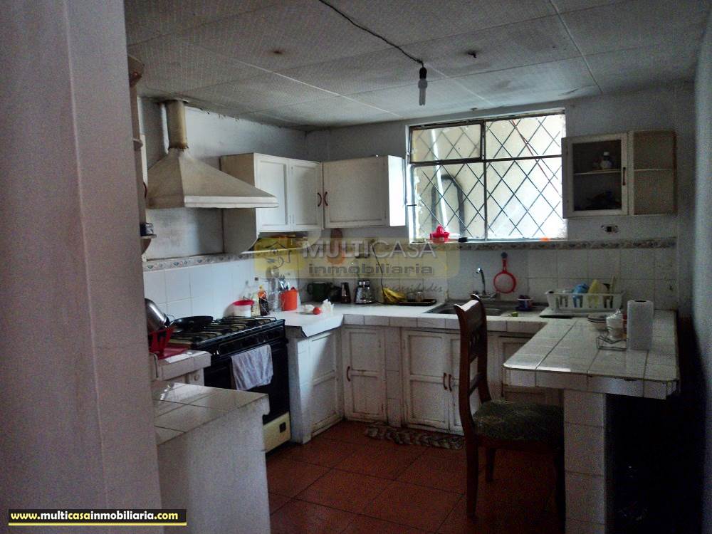 Venta de Casa Comercial a crédito sector Las Orquídeas Cuenca - Ecuador