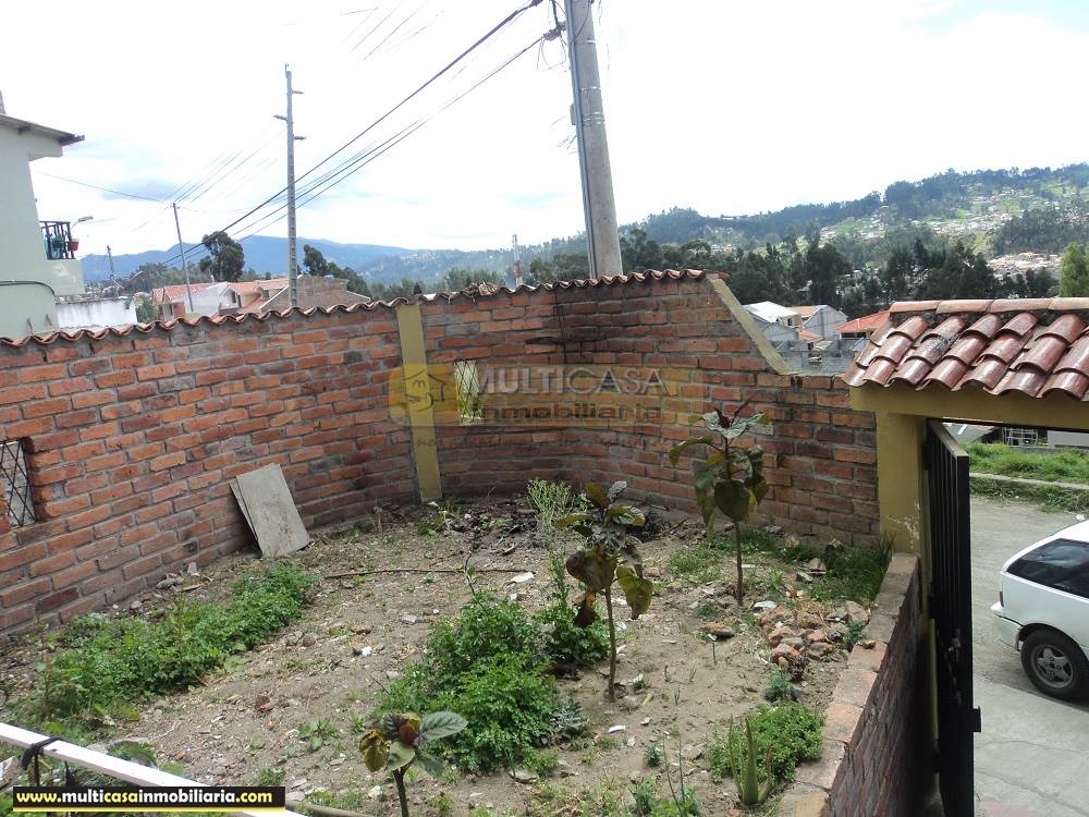 Venta de Casa Comercial a crédito sector Las Orquídeas Cuenca - Ecuador