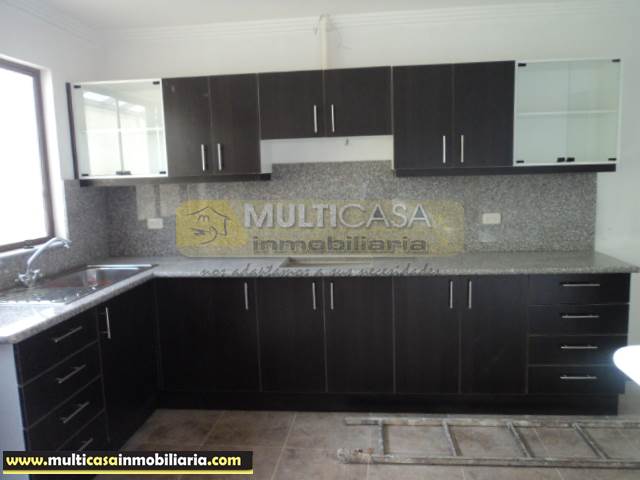 Villa en Venta a crédito por estrenar sector El Cebollar Cuenca - Ecuador