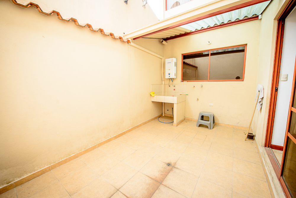 Arriendo Casa sector Atras SuperStock